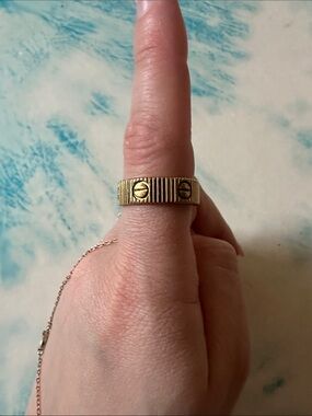 Fashion ring